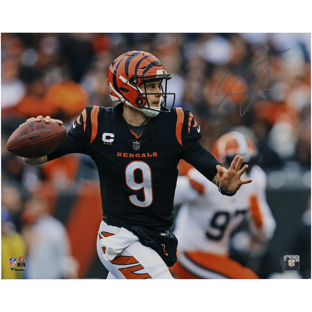 Joe Burrow Cincinnati Bengals Autographed 16" x 20" Black Jersey Horizontal Photograph