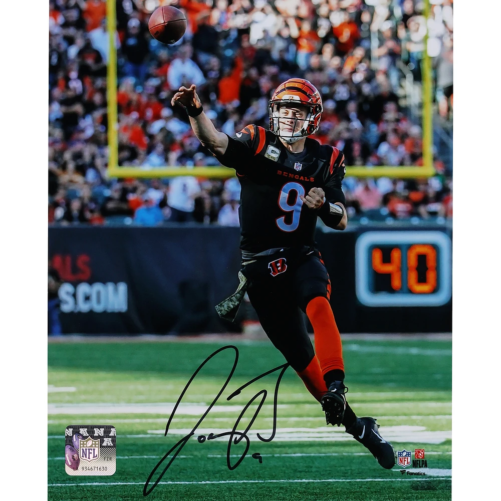 Joe Burrow Cincinnati Bengals Autographed 8" x 10" Throwing on the Run in Black Jersey Photograph