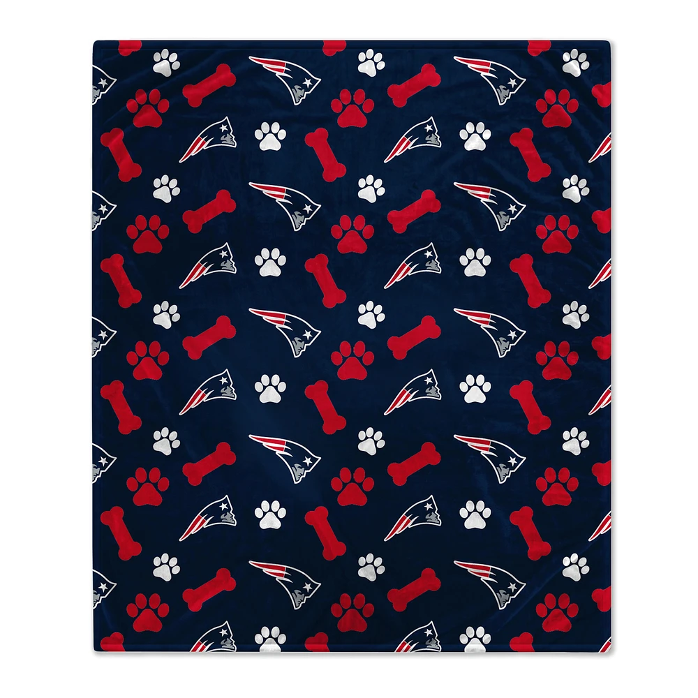 Pegasus New England Patriots 40" x 50" Lightweight Bones Flannel Fleece Pet Blanket