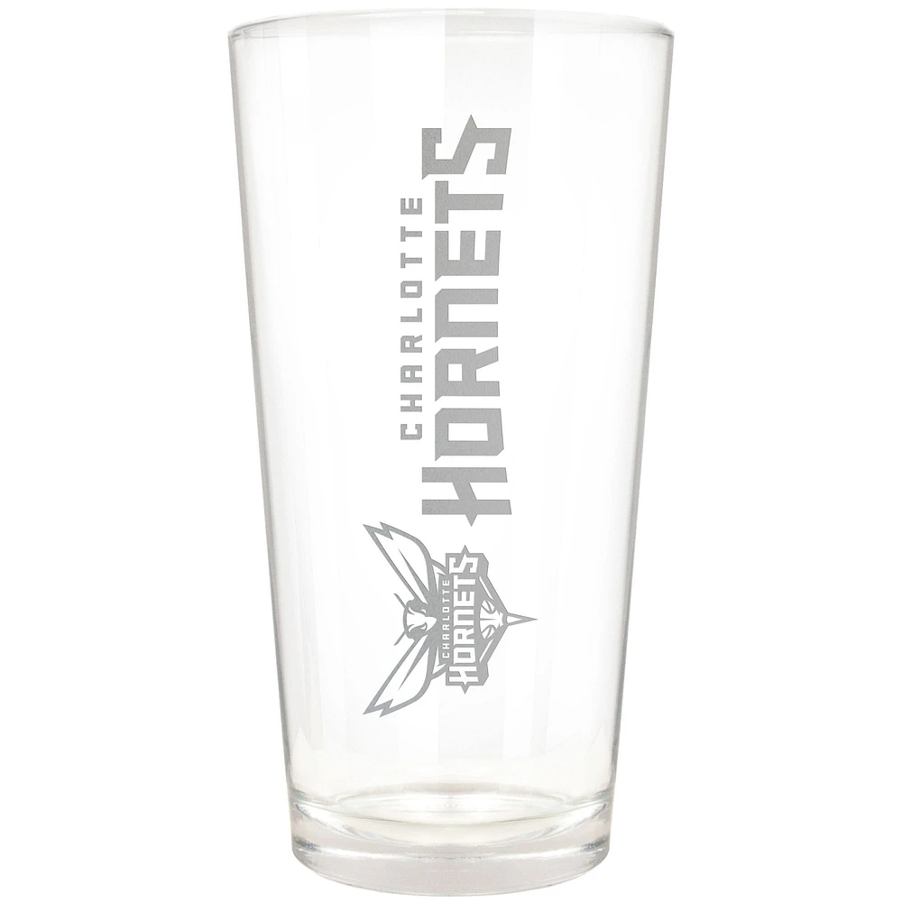 Charlotte Hornets Etched 16oz. Vertical Rally Cry Pint Glass