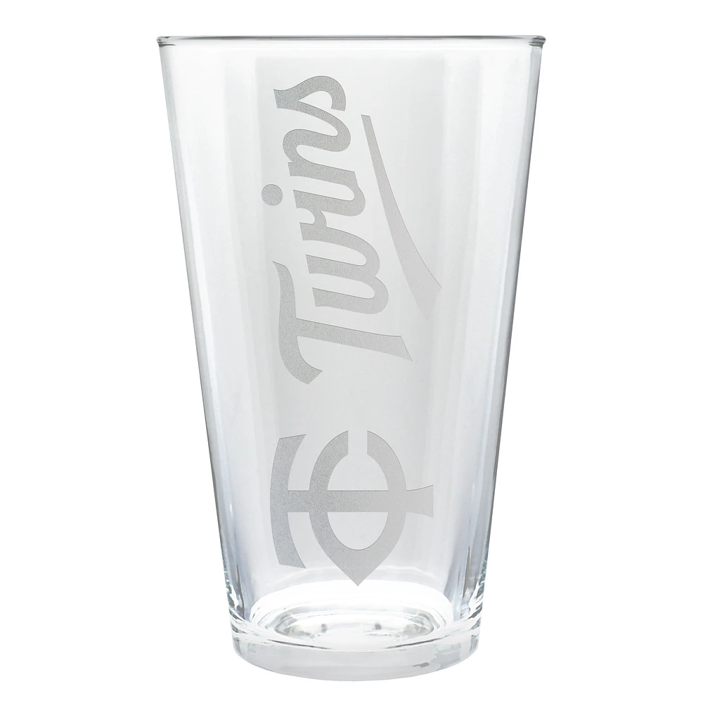Minnesota Twins Etched 16oz. Vertical Rally Cry Pint Glass