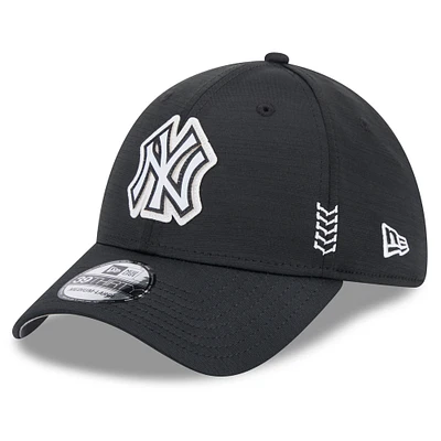 Men's New Era Black New York Yankees 2024 Clubhouse 39THIRTY Flex Hat