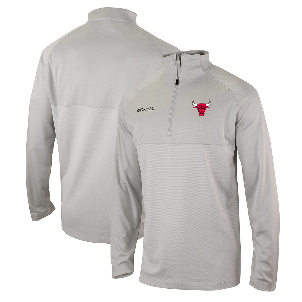 Men's Columbia Heather Gray Chicago Bulls Omni-Wick Rockin' It Quarter-Zip Pullover Top