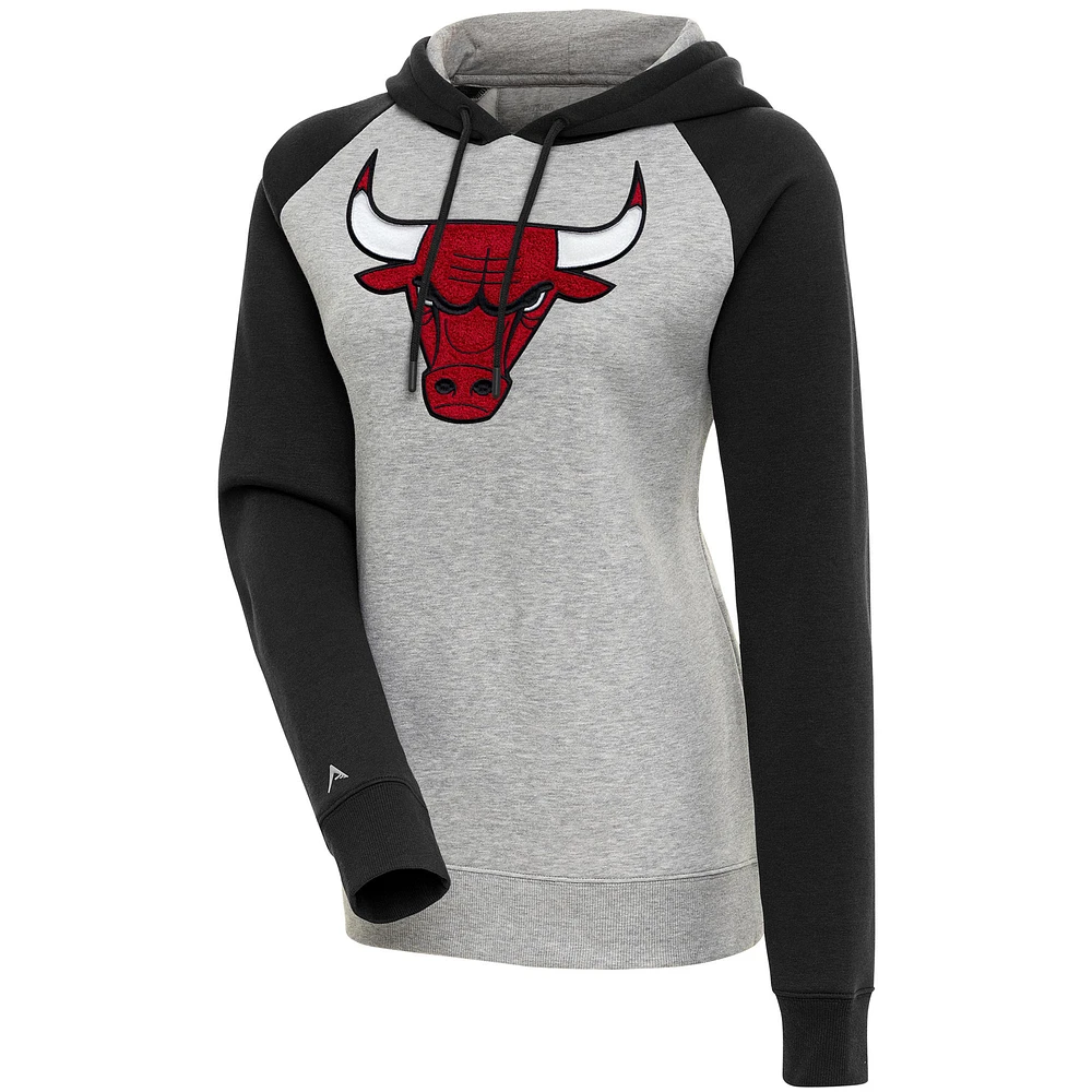 Women's Antigua Heather Gray Chicago Bulls Victory Raglan Sleeve Pullover Hoodie