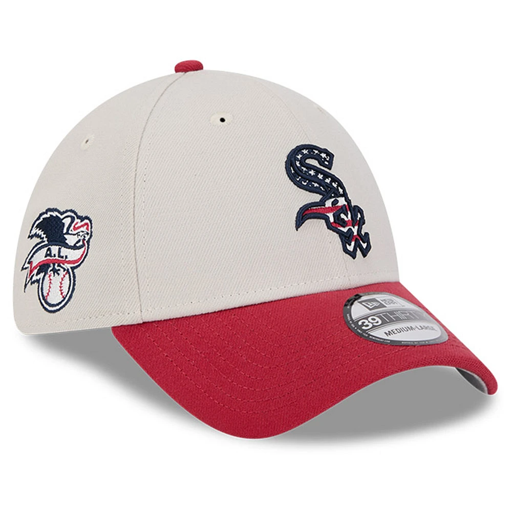 Men's New Era Khaki/Red Chicago White Sox 2024 Fourth of July 39THIRTY Flex Hat