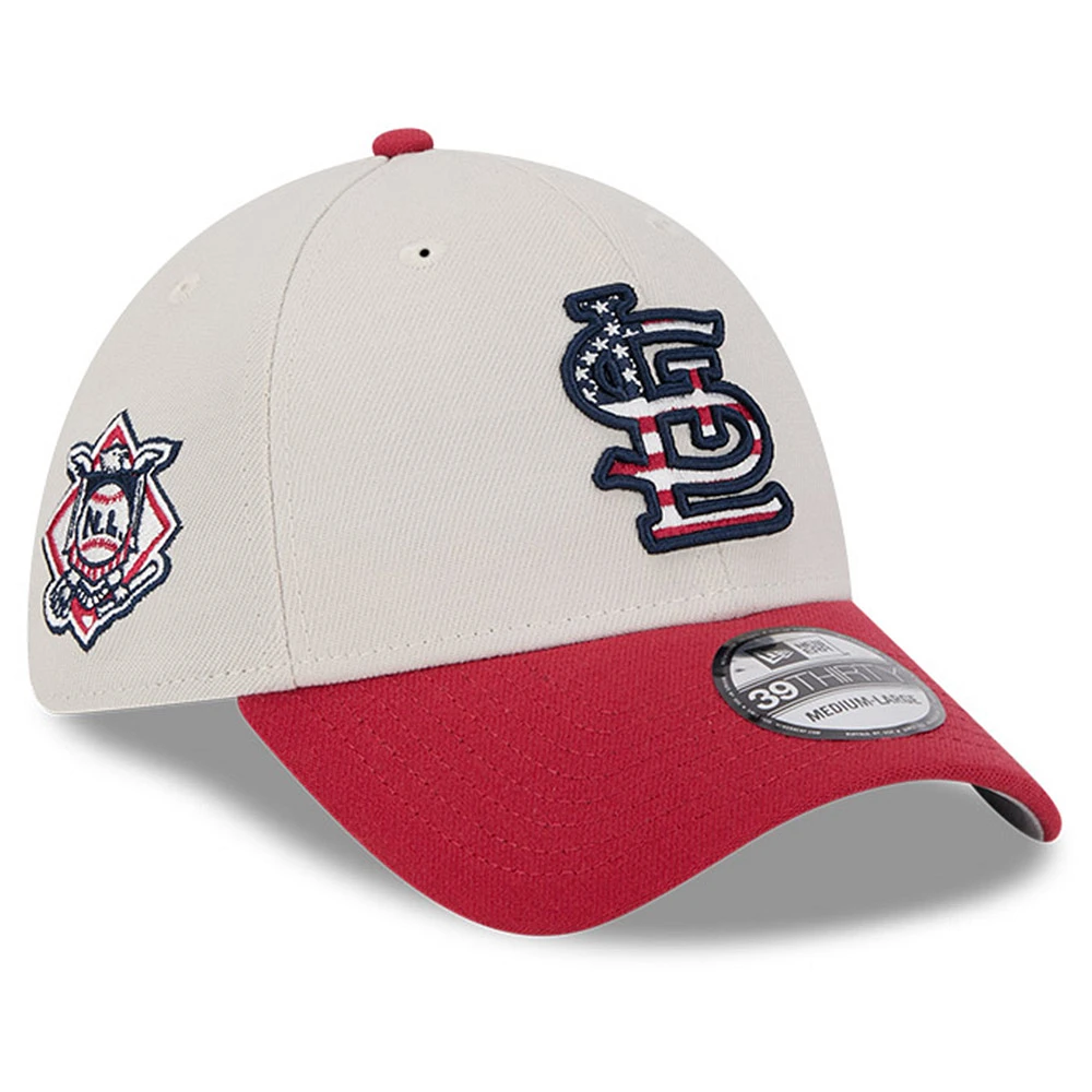 Men's New Era Khaki/Red St. Louis Cardinals 2024 Fourth of July 39THIRTY Flex Hat