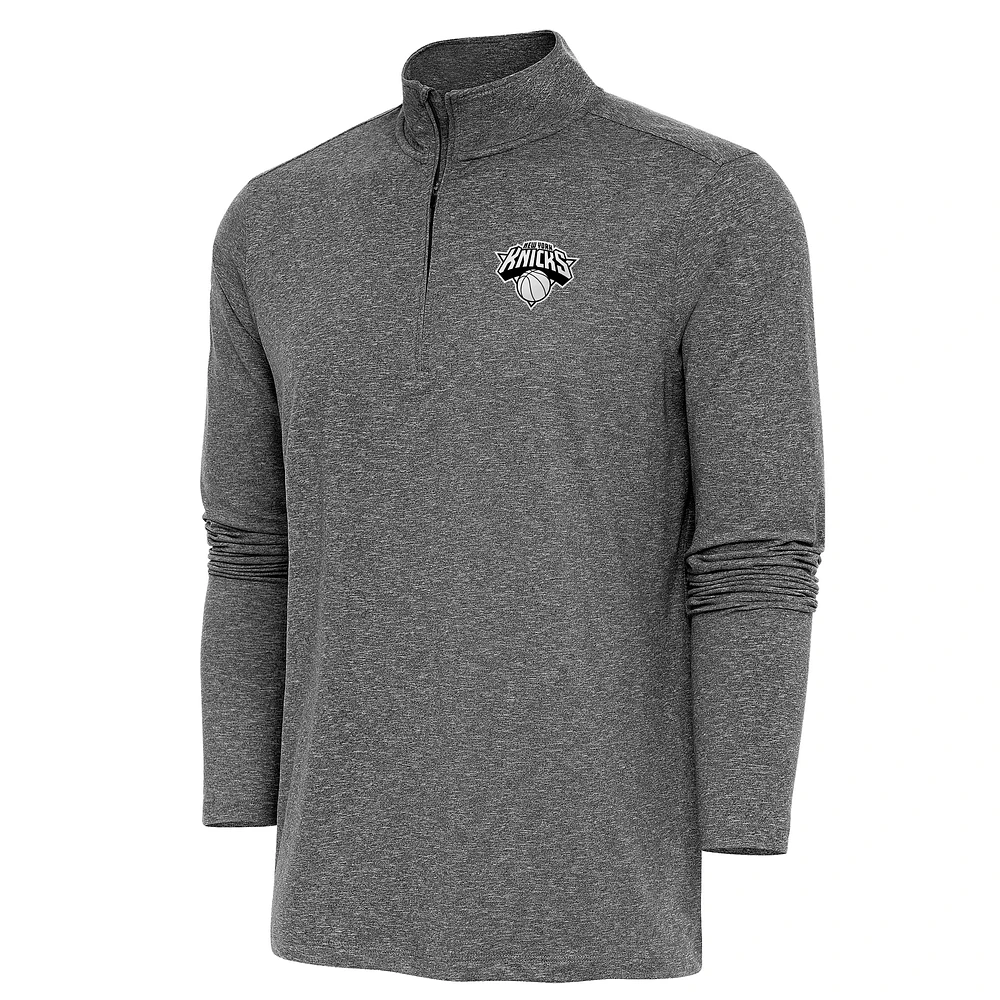 Men's Antigua Heather Black New York Knicks Hunk Quarter-Zip Top