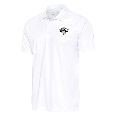 Men's Antigua New York Knicks Metallic Logo Tribute Desert Dry Polo