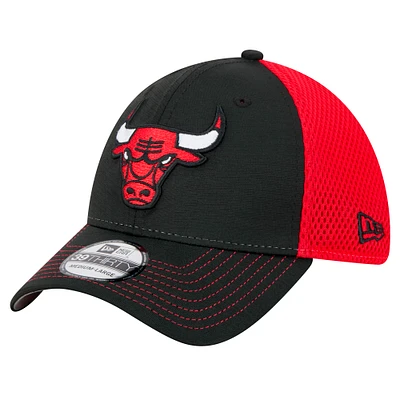 Men's New Era Black Chicago Bulls Active Tech Neo Flex 39THIRTY Flex Hat