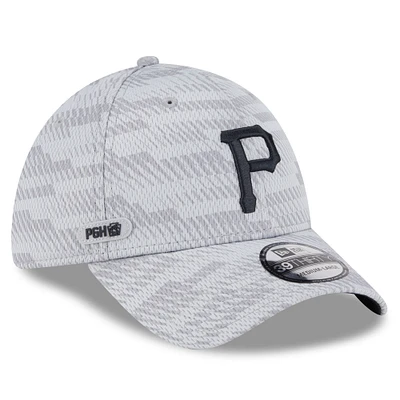 Men's New Era Gray Pittsburgh Pirates 2025 MLB Clubhouse 39THIRTY Flex Hat