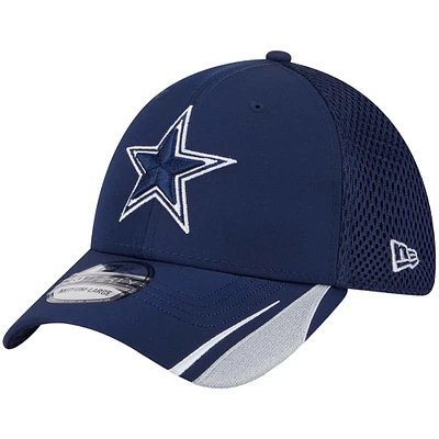 Men's New Era  Navy Dallas Cowboys Game Day Linear 39THIRTY Flex Hat