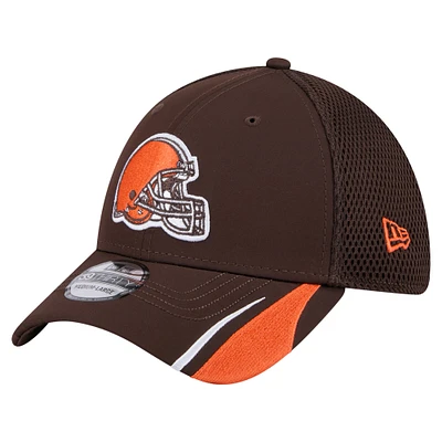 Men's New Era Brown Cleveland Browns Game Day Linear 39THIRTY Flex Hat