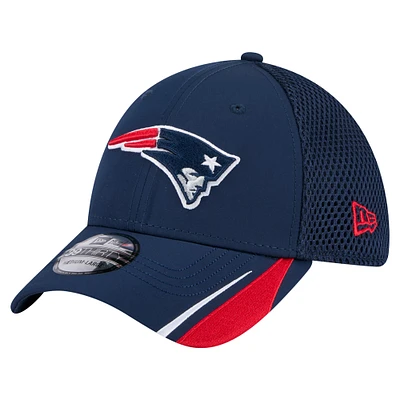 Men's New Era Navy New England Patriots Game Day Linear 39THIRTY Flex Hat