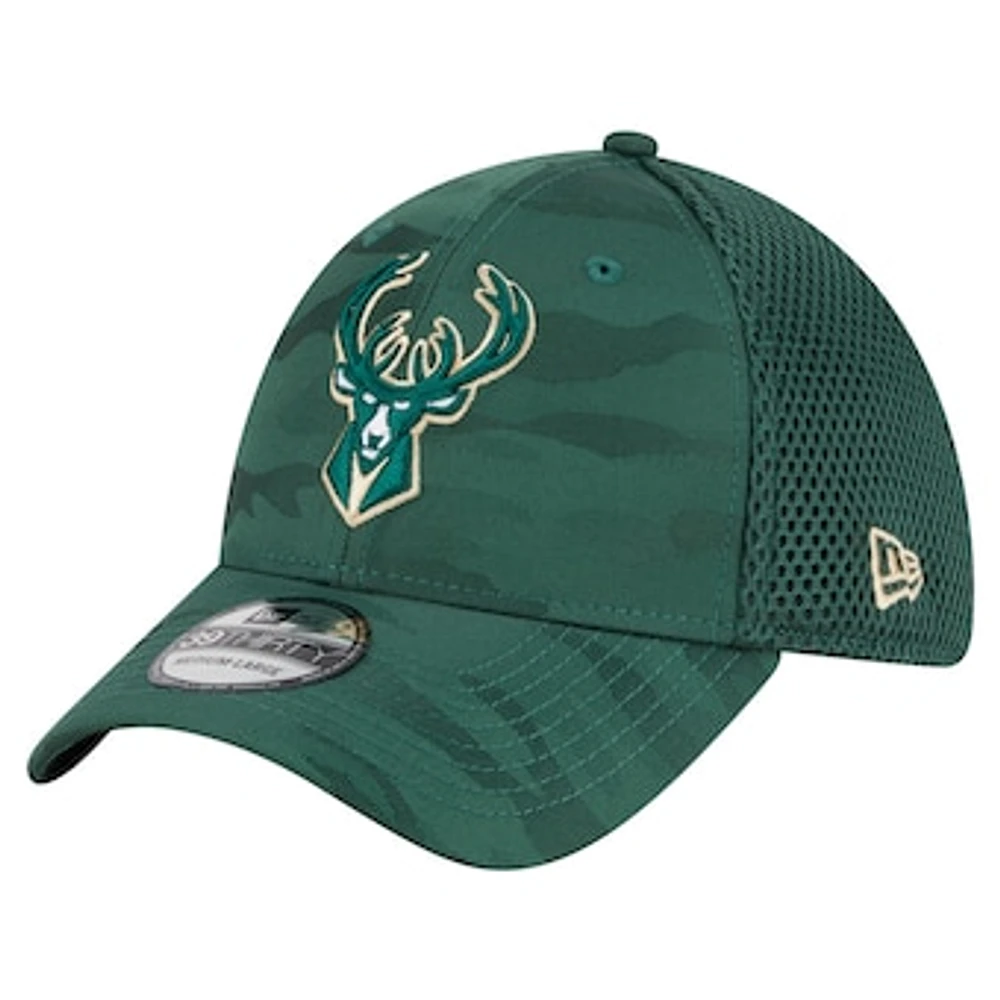 Men's New Era Hunter Green Milwaukee Bucks Subtle Camo 39THIRTY Flex Hat
