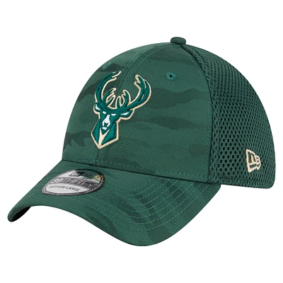 Men's New Era Hunter Green Milwaukee Bucks Subtle Camo 39THIRTY Flex Hat