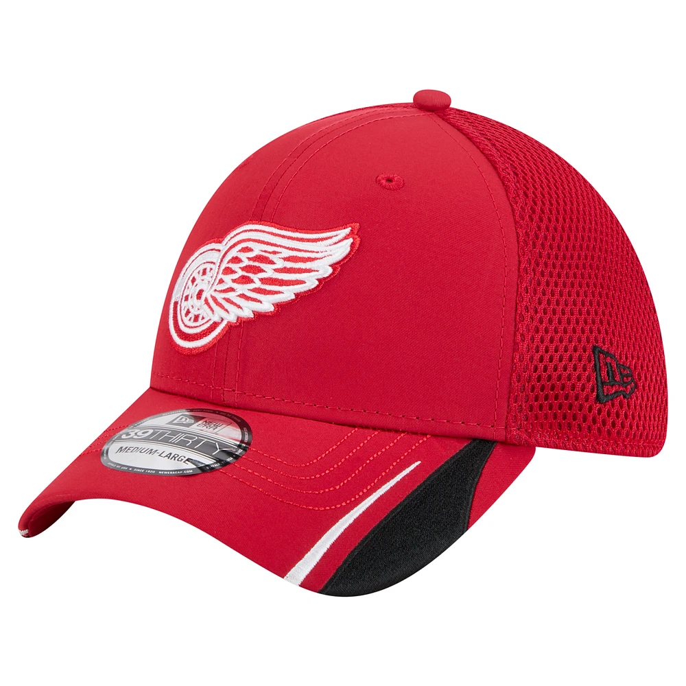 Men's New Era Red Detroit Red Wings Linear Featherweight 39THIRTY Flex Hat