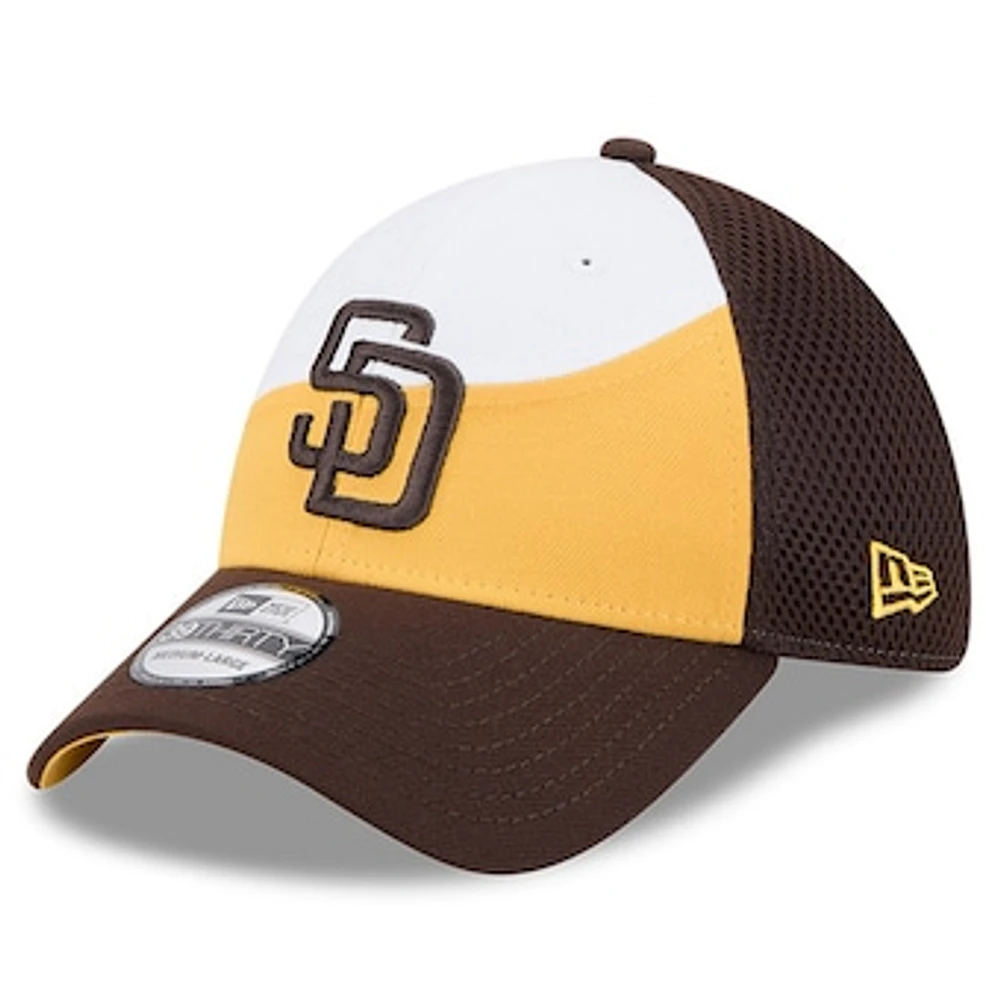Men's New Era Gold/Dark Brown San Diego Padres 2025 Spring Training 39THIRTY Flex Hat