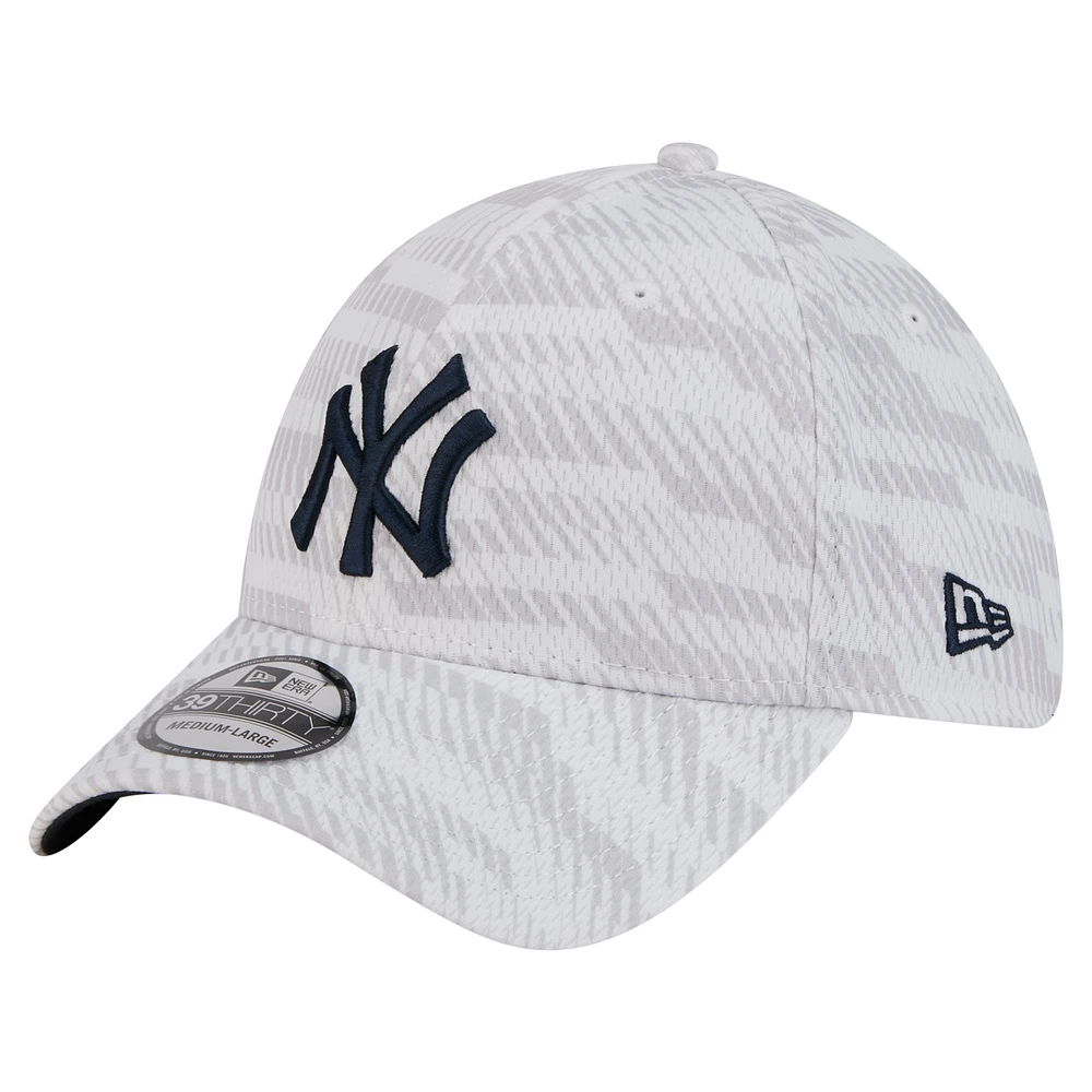 Men's New Era White New York Yankees Graded 39THIRTY Stretch Fit Hat