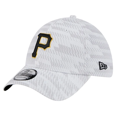 Men's New Era White Pittsburgh Pirates Graded 39THIRTY Stretch Fit Hat