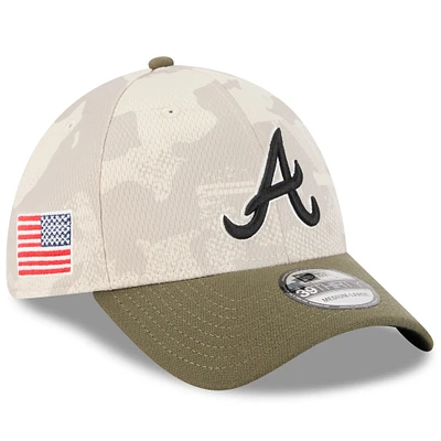 Men's New Era Light Beige/Olive Atlanta Braves 2025 Armed Forces Day 39THIRTY Flex Hat