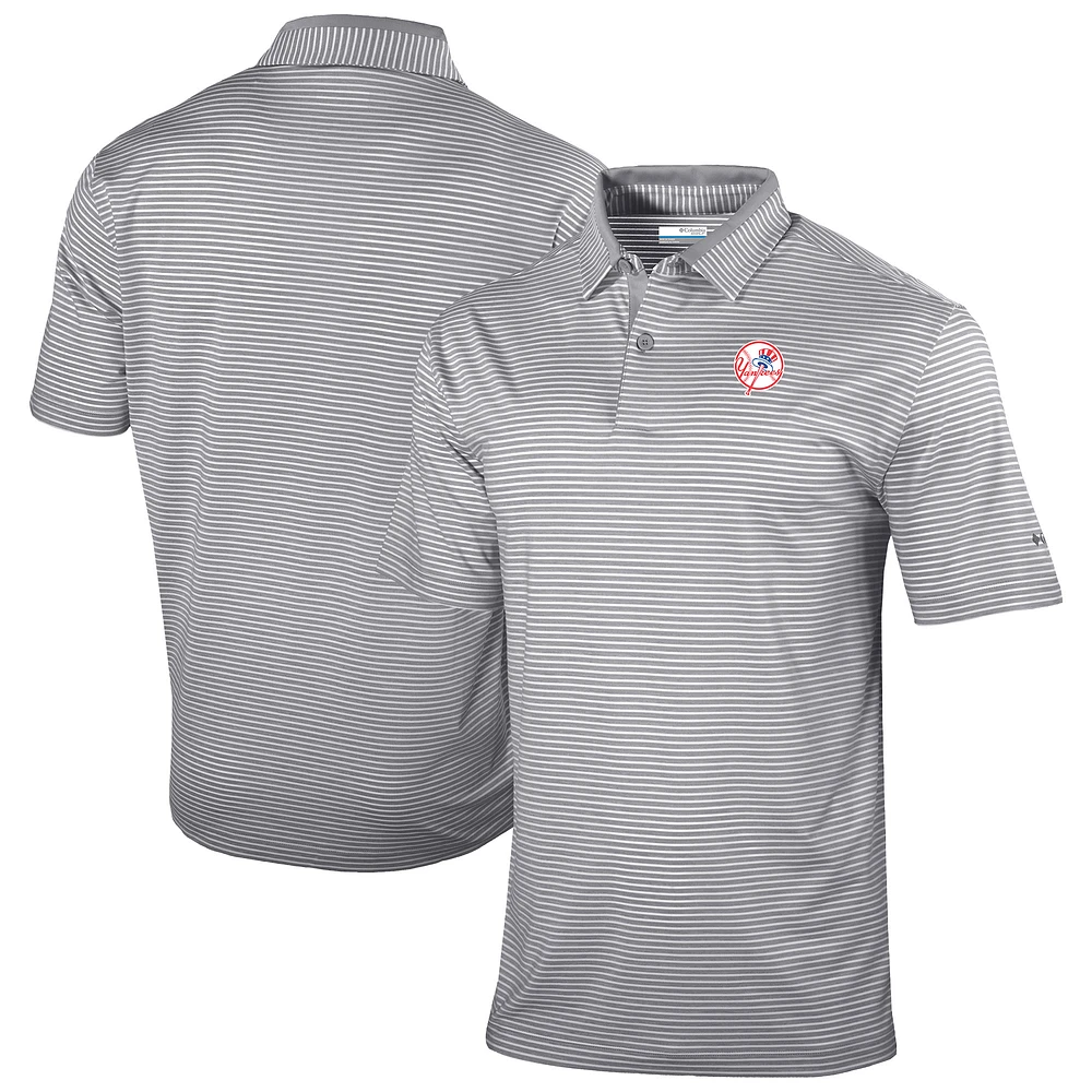 Men's Columbia Gray New York Yankees Omni-Wick Stroll Polo