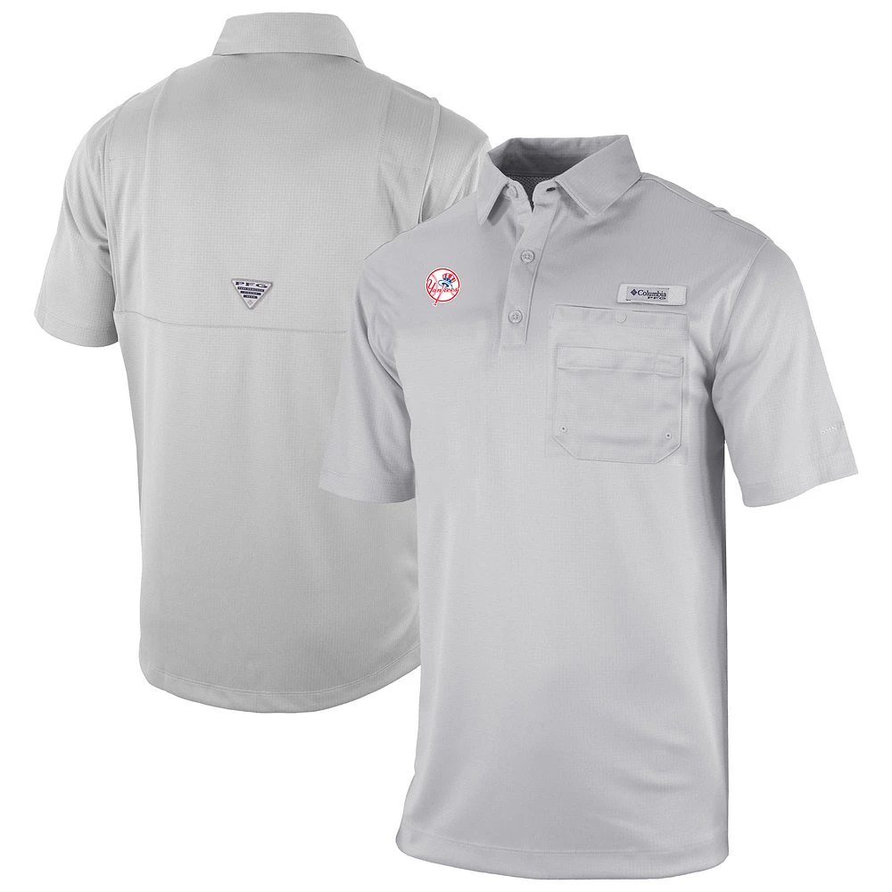 Men's Columbia Gray New York Yankees Omni-Wick Flycaster Pocket Polo