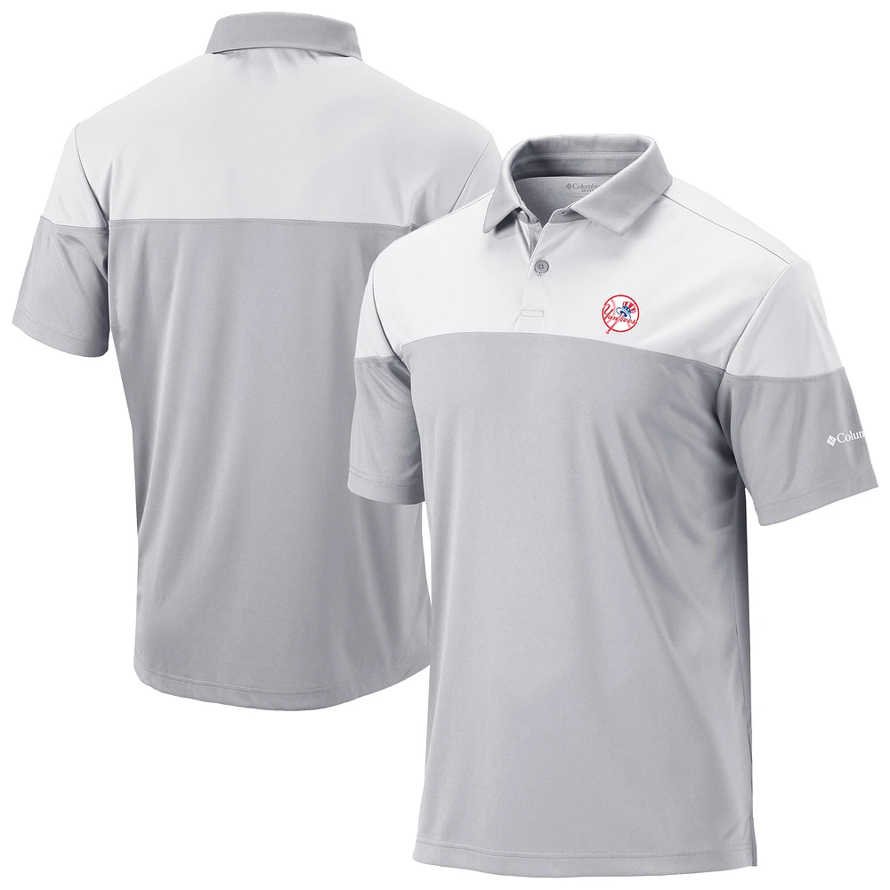 Men's Columbia Gray New York Yankees Omni-Wick Best Ball Polo