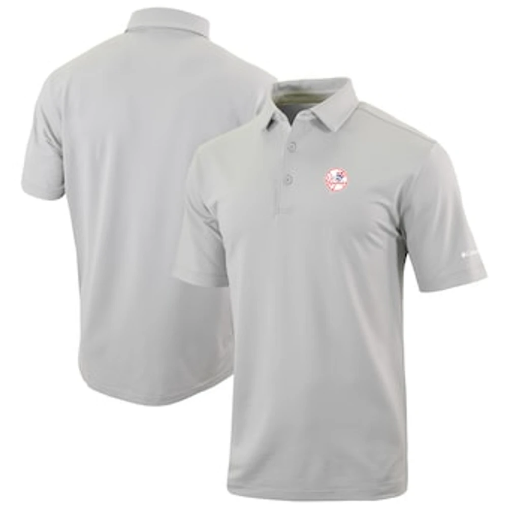 Men's Columbia Gray New York Yankees Omni-Wick Even Lie Polo