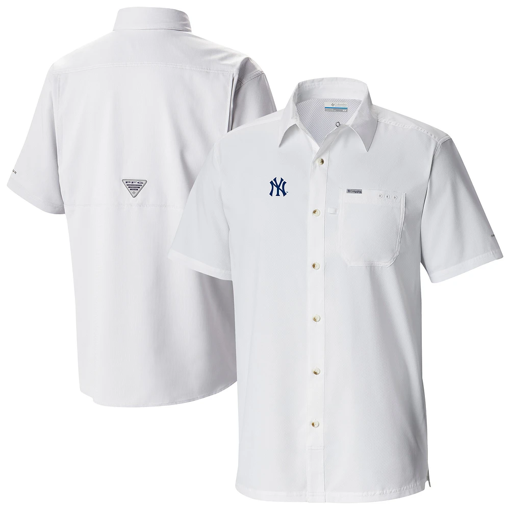 Men's Columbia New York Yankees Slack Tide Omni-Wick Button-Up Camp Shirt