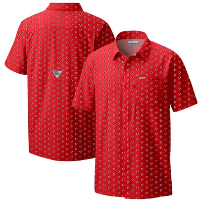 Men's Columbia Red Atlanta Falcons Super Slack Tide Omni-Wick Micro Print Button-Up Shirt