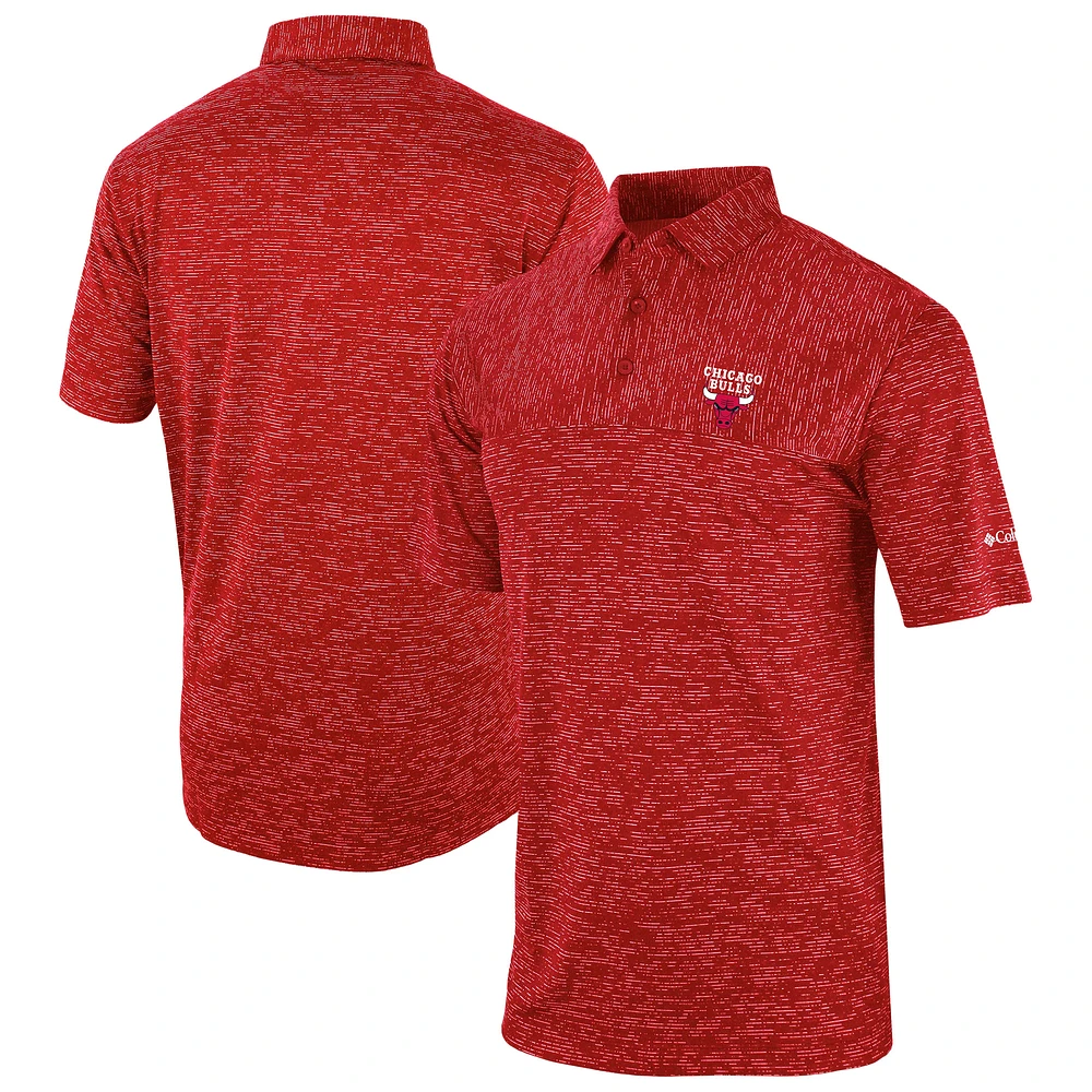 Men's Columbia Red Chicago Bulls Omni-Wick Heading Out Polo