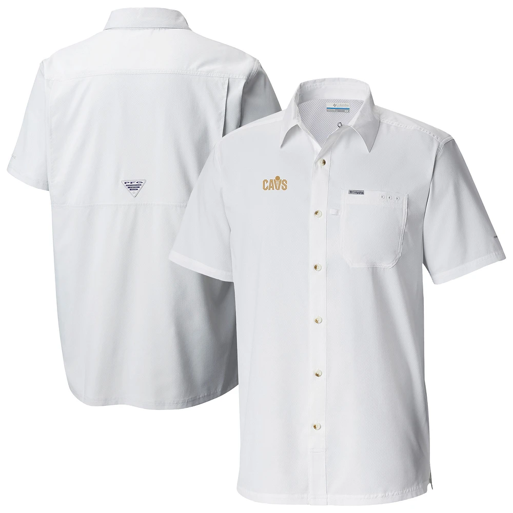 Men's Columbia Cleveland Cavaliers Slack Tide Camp Button-Up Shirt