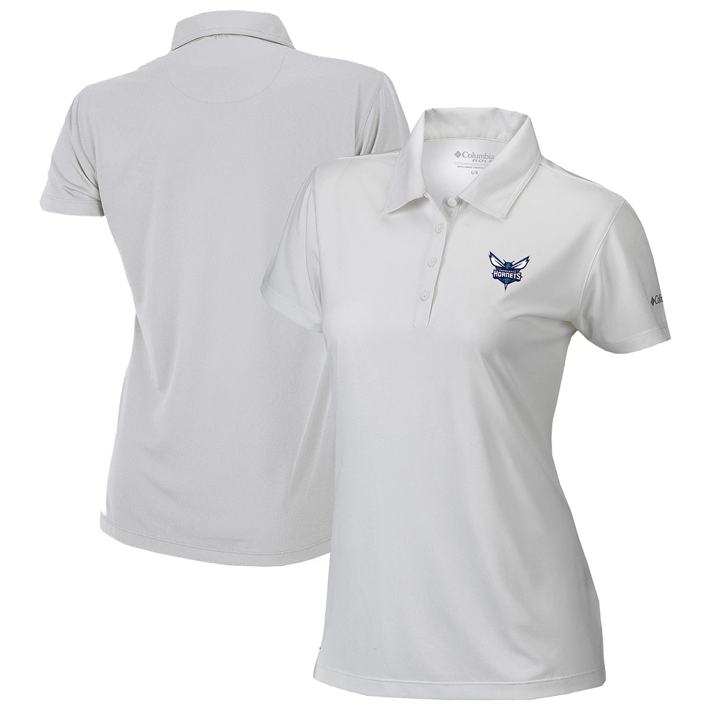 Women's Columbia White Charlotte Hornets Omni-Wick Birdie Polo