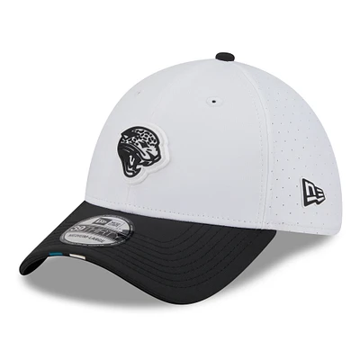 Men's New Era White/Black Jacksonville Jaguars 2025 NFL Training Camp Throwback Logo 39THIRTY Flex Hat