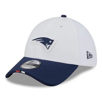 Men's New Era White/Navy England Patriots 2025 NFL Training Camp 39THIRTY Flex Hat