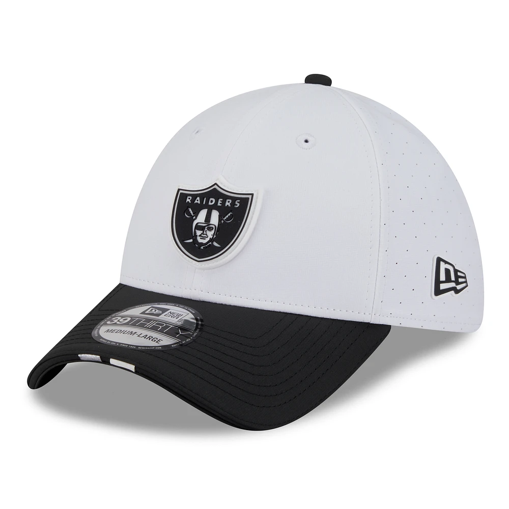 Men's New Era White/Black Las Vegas Raiders 2025 NFL Training Camp 39THIRTY Flex Hat