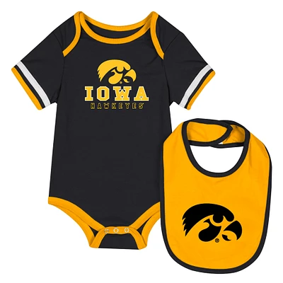 Newborn & Infant Colosseum Black Iowa Hawkeyes Bodysuit Bib Set