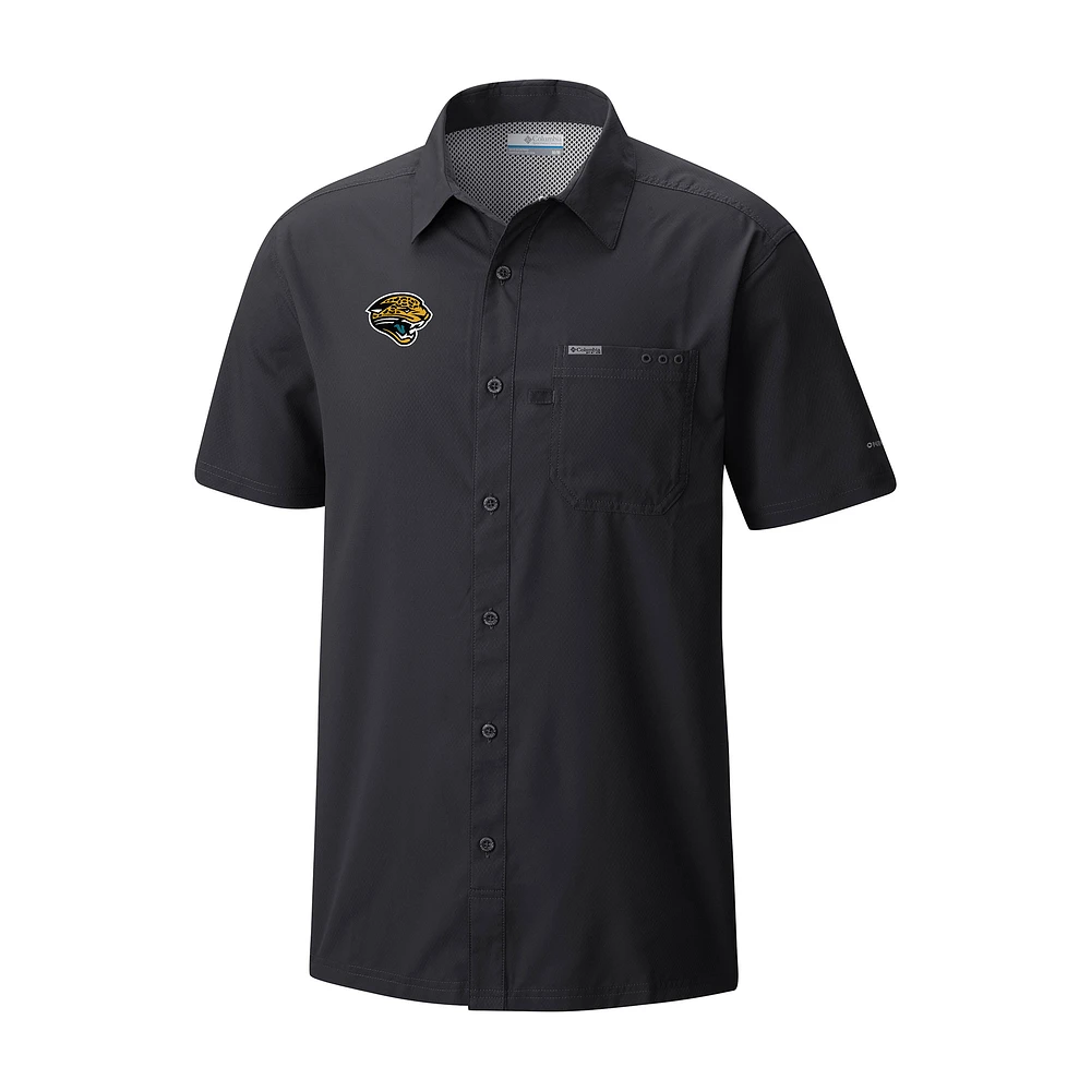 Men's Columbia Jacksonville Jaguars Slack Tide Omni-Wick Throwback Logo Button-Up Camp Shirt