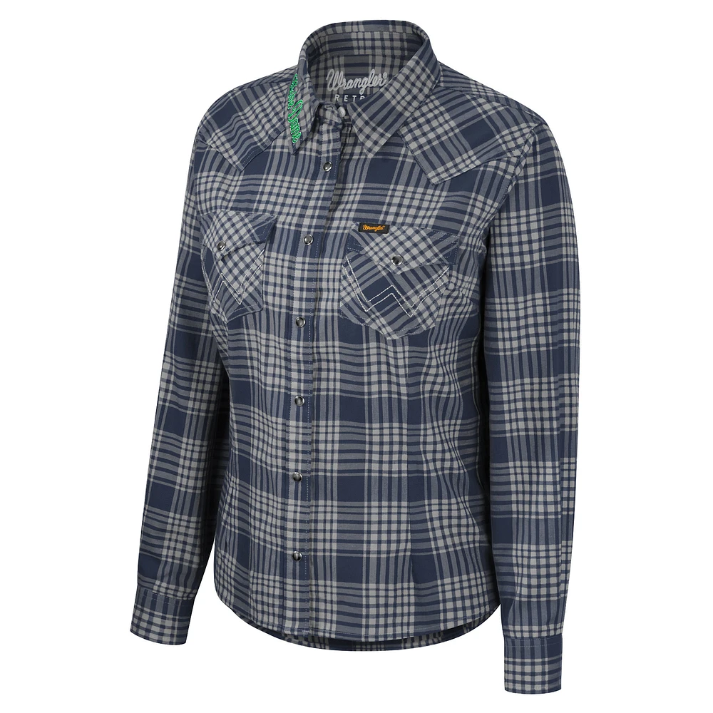 Women's Colosseum x Wrangler Navy Notre Dame Fighting Irish Plaid Long Sleeve Western Full-Snap Top