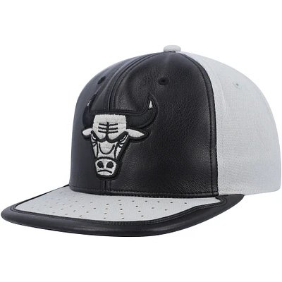 Men's Mitchell & Ness Black/ Chicago Bulls Day One Snapback Hat
