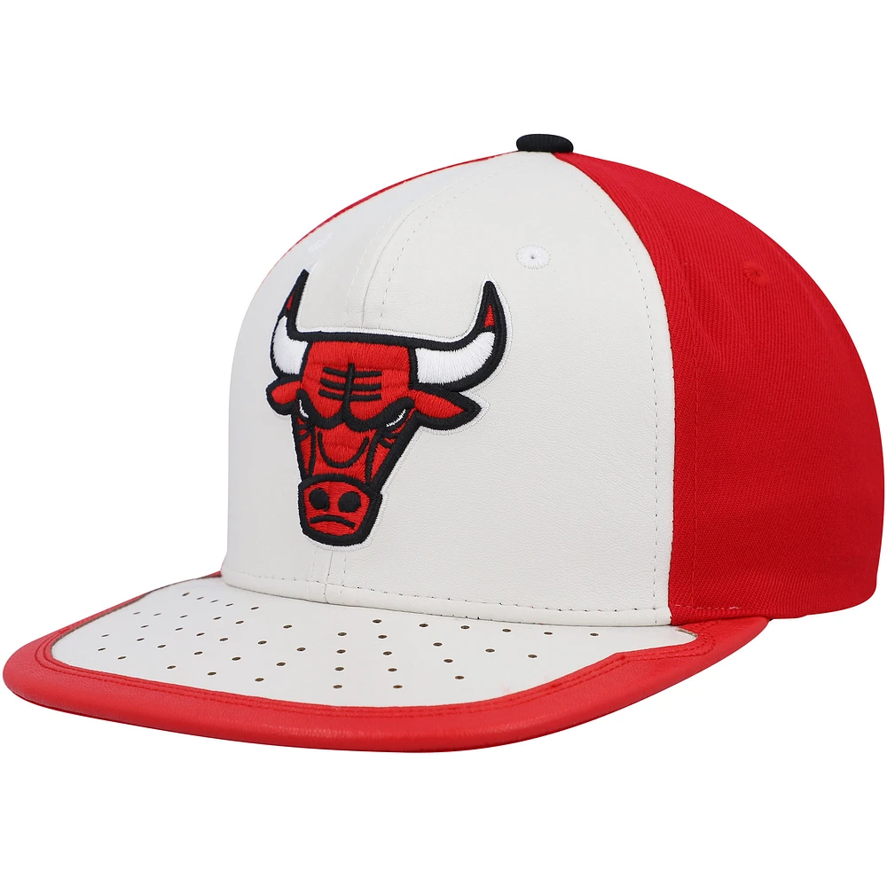 Men's Mitchell & Ness White/Red Chicago Bulls Day One Snapback Hat