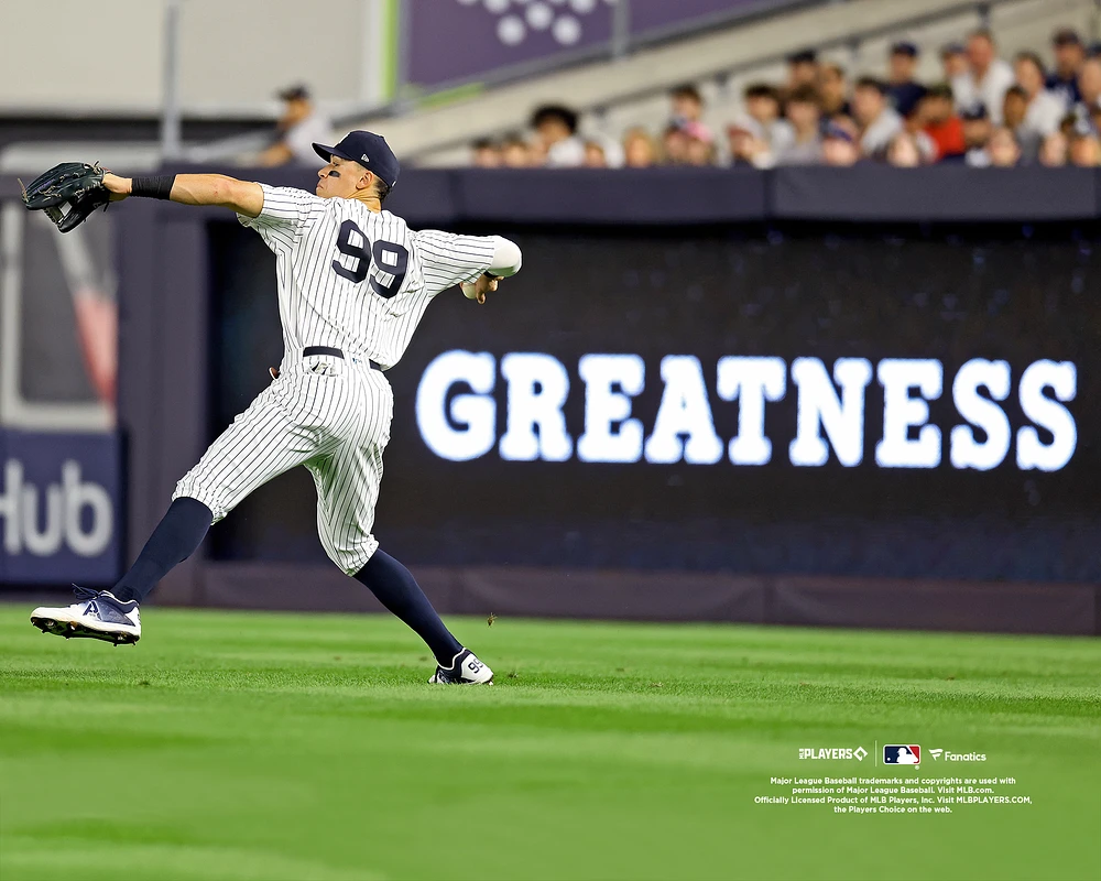 Aaron Judge New York Yankees Unsigned Throwing Photograph