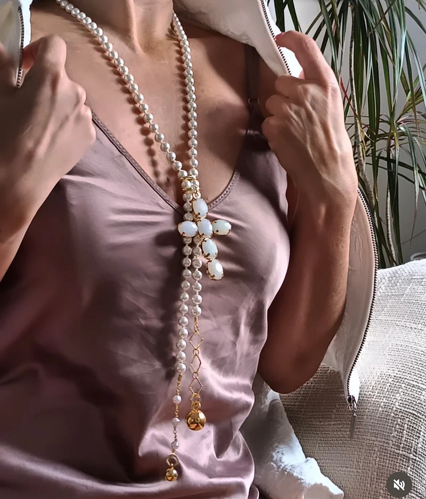 Carolina olivares Jordania necklace