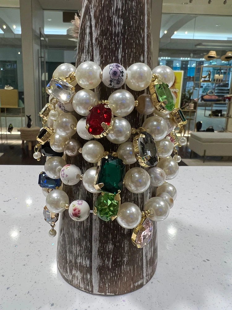 A Jewel and pearls bracelet