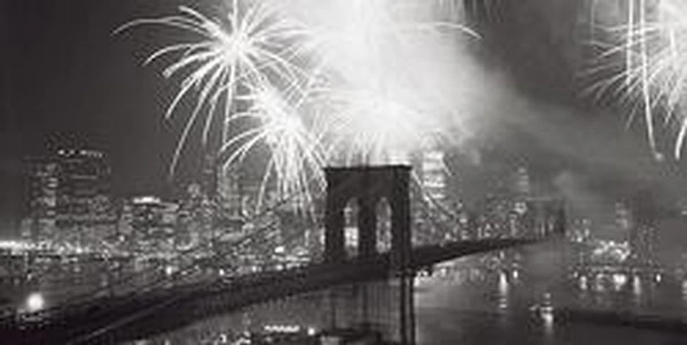 New York - Fireworks Over the Brooklyn Bridge
