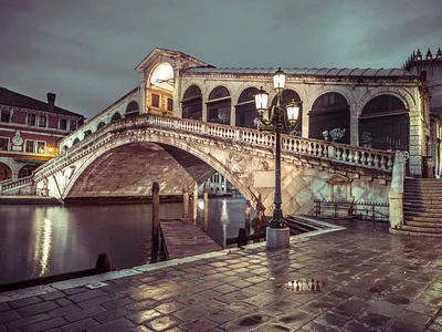 Assaf Frank - Rialto Bridge at night, Venice, Italy