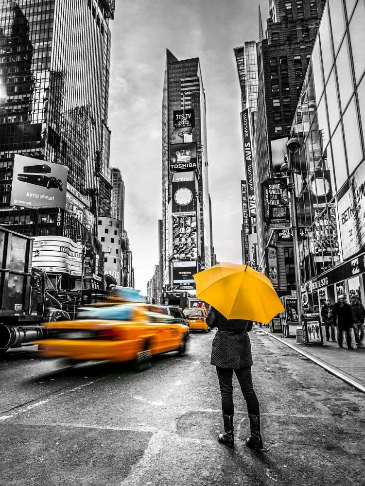 Assaf Frank - Man with yellow umbrella at Times square