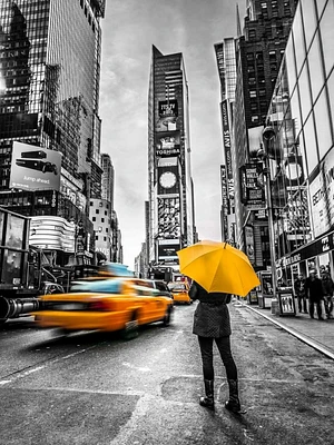 Assaf Frank - Man with yellow umbrella at Times square