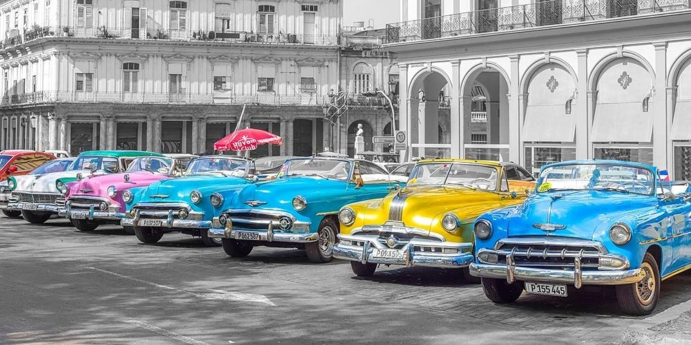 Assaf Frank - Traditional cuban cars parked row by the road Havava, Cuba, FTBR 1849