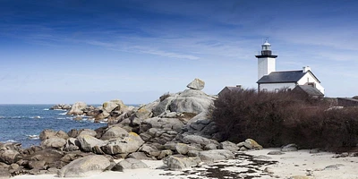 Jim Budd - Lighthouse on Rocks